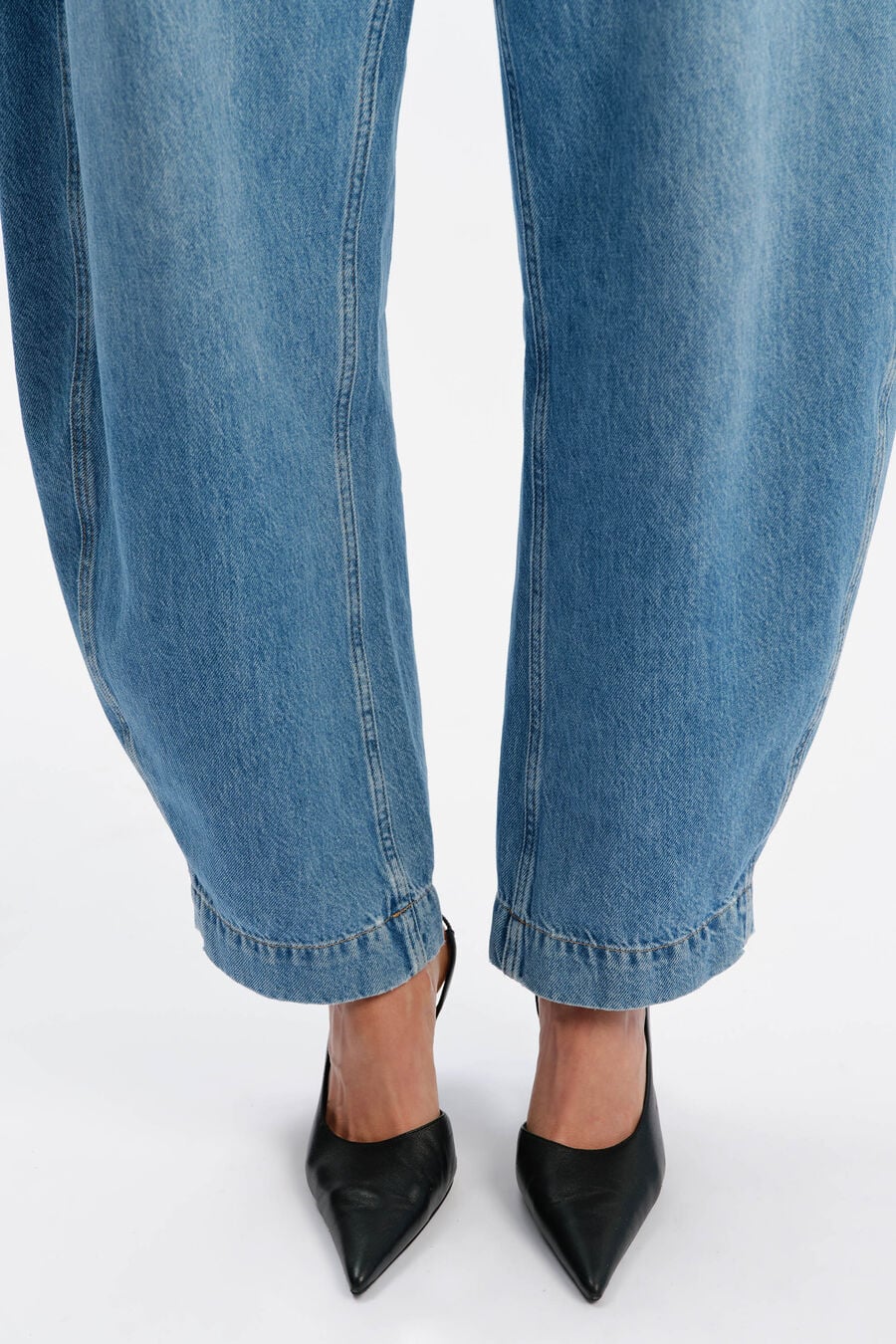 030 High Rise Barrel Leg Jean