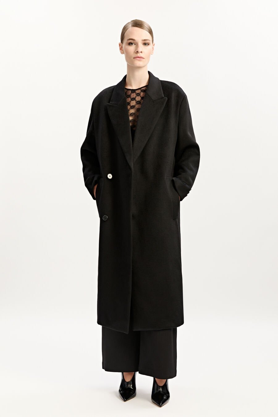CLASSIC OVERSIZED COAT in colour BLACK
