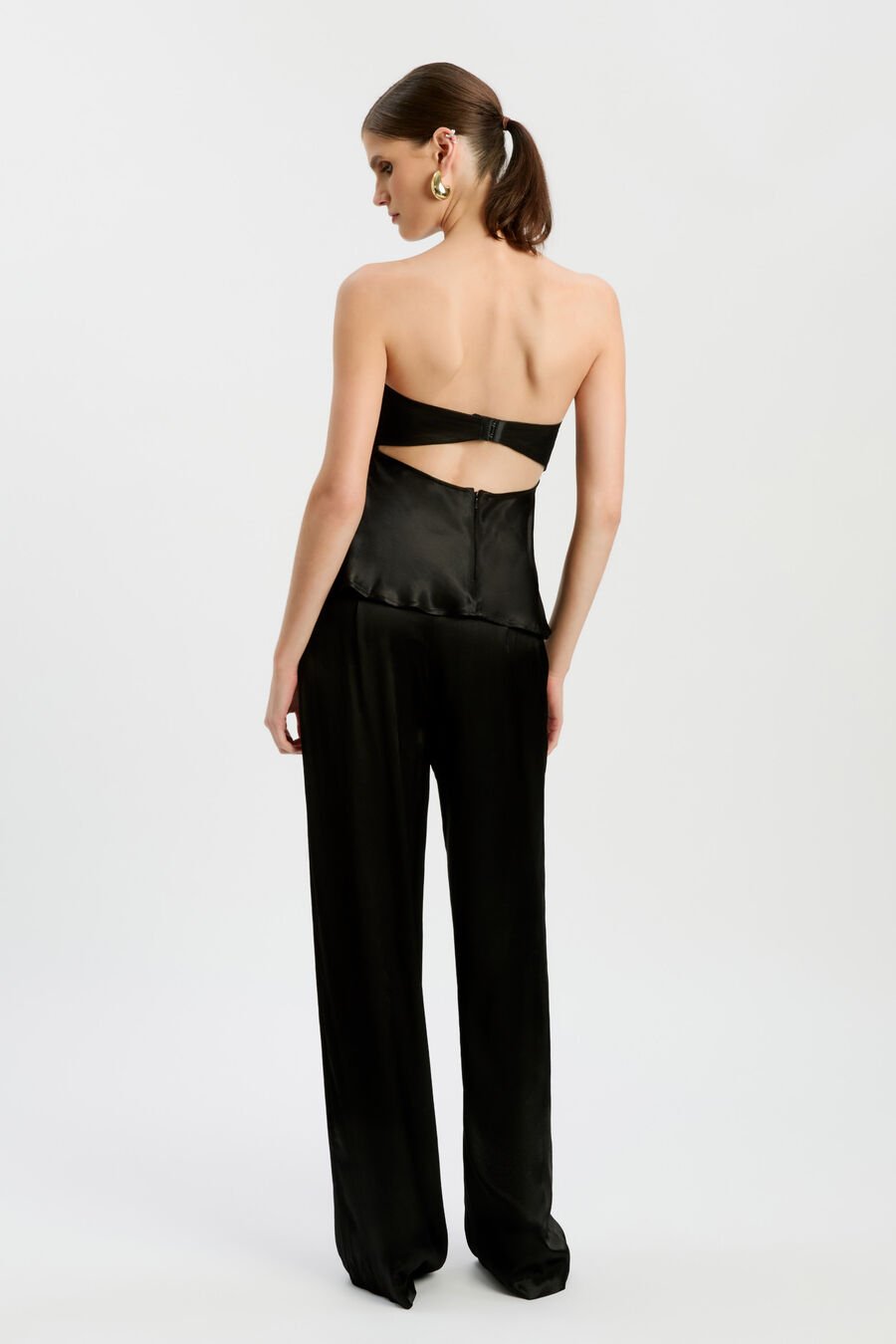DEVIN MID RISE SATIN PANT in colour Black