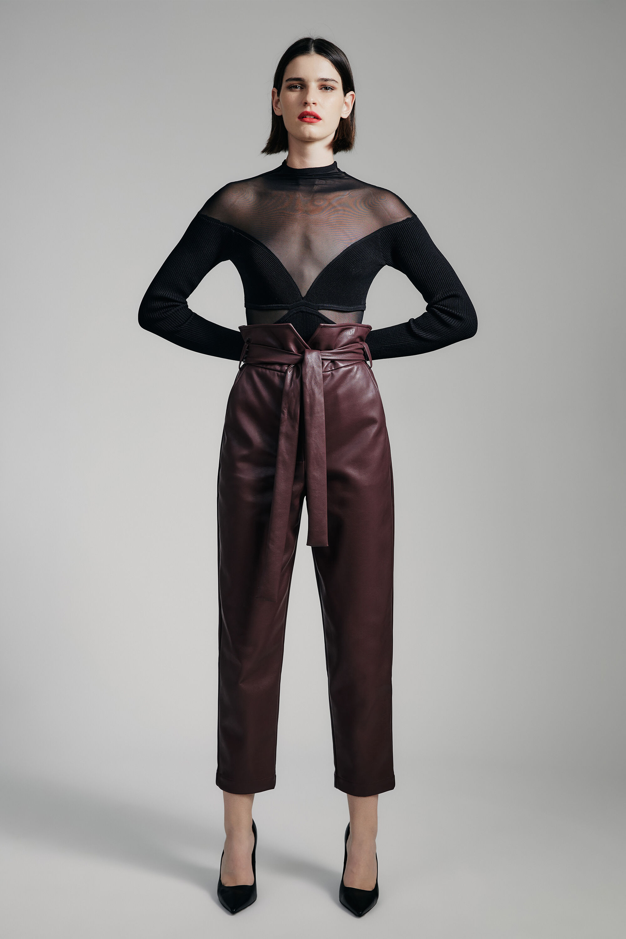 WOMEN S PANTS IN SIZE 4 BARDOT
