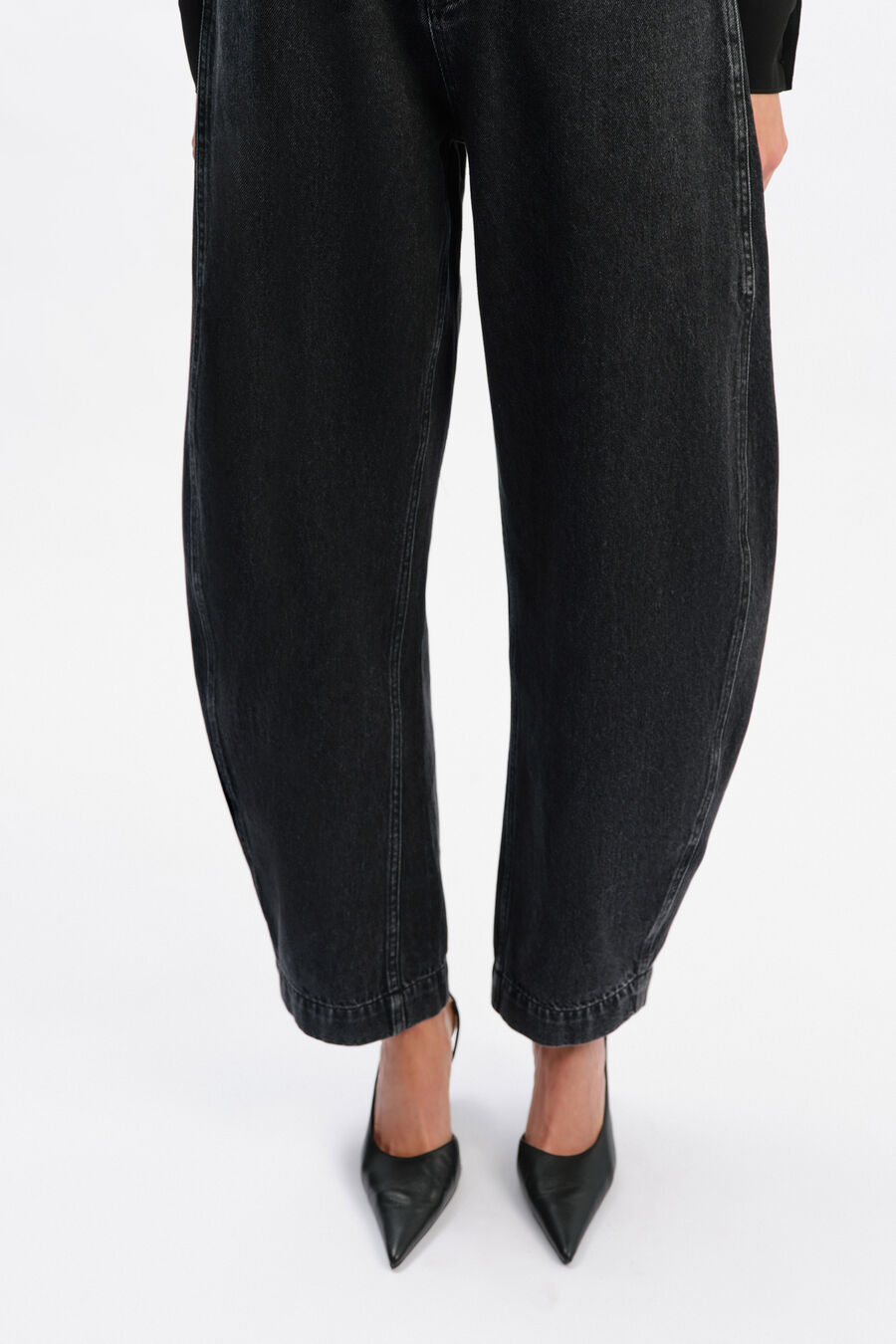 030 High Rise Barrel Leg Jean