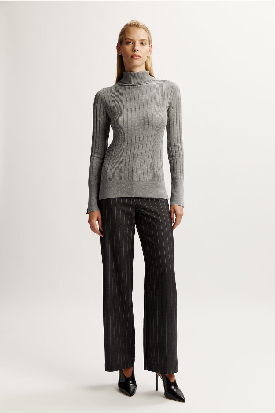 TARSHEE TURTLE NECK KNIT TOP in colour DOVE GREY