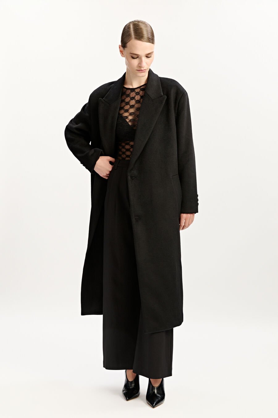 CLASSIC OVERSIZED COAT in colour BLACK