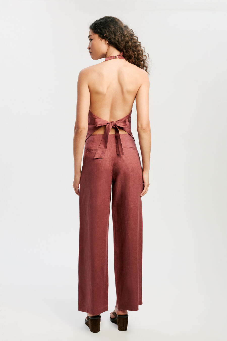 DOMENICA HALTER LINEN VEST in colour Chestnut