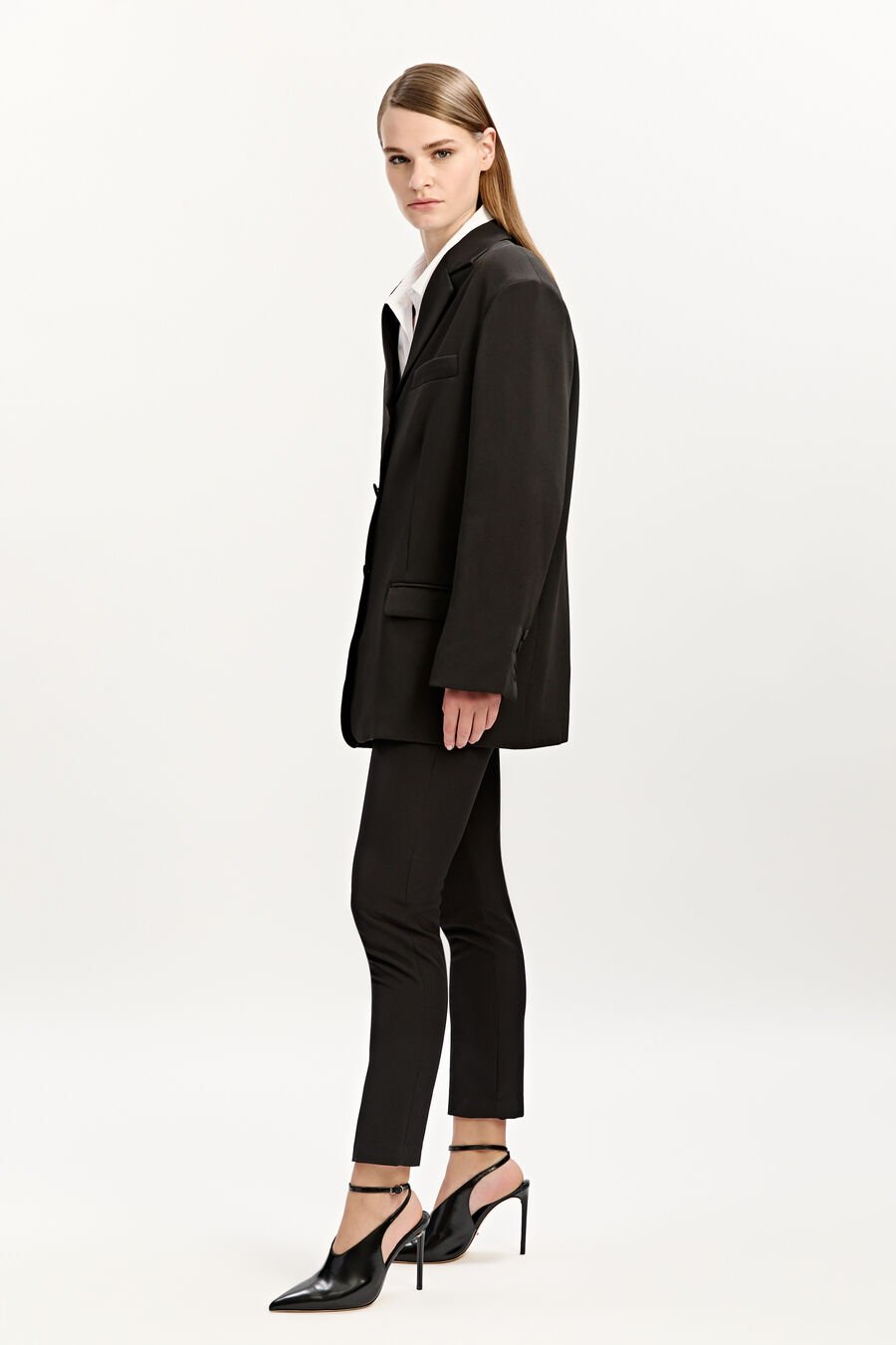AKIA OVERSIZED BLAZER in colour BLACK
