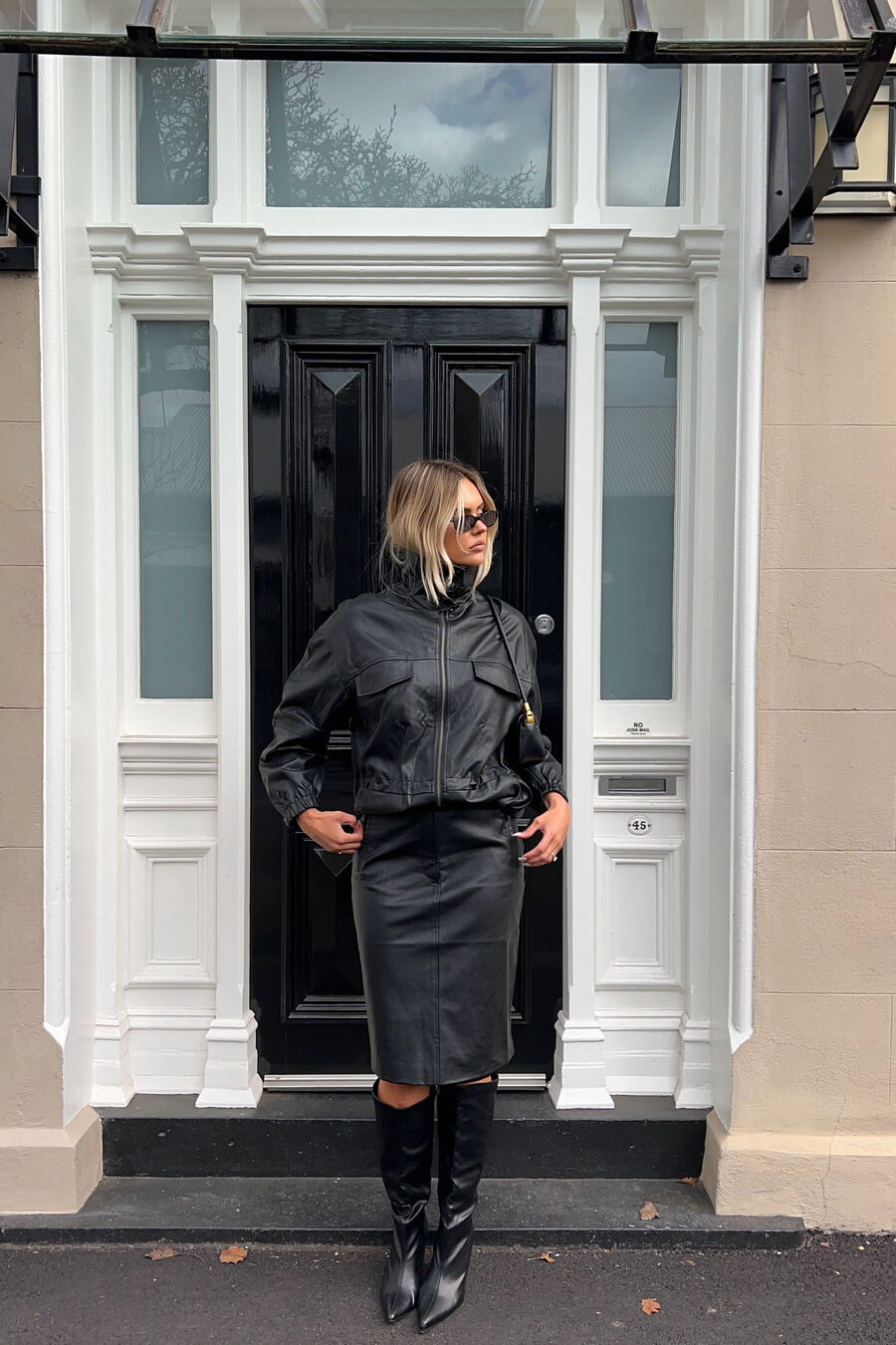 LAVELLE VEGAN LEATHER SKIRT in colour Black