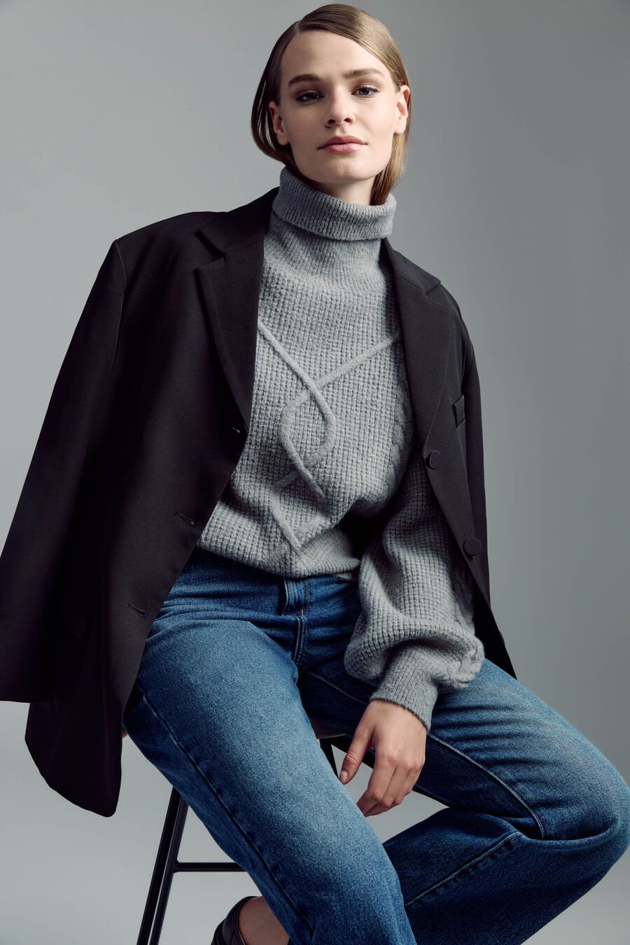 AKIA OVERSIZED BLAZER in colour BLACK