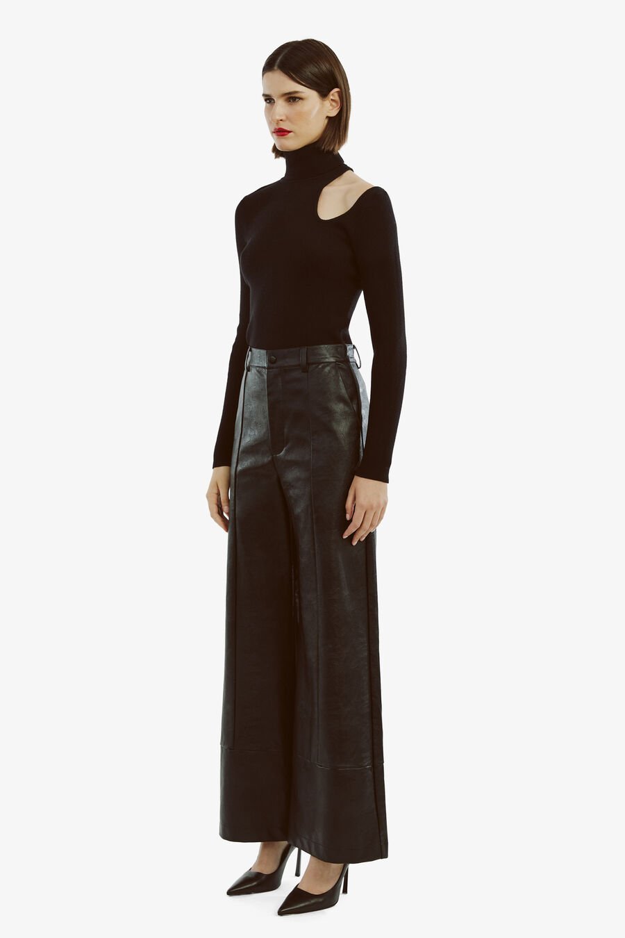 OLESA ASYMMETRIC KNIT TOP in colour BLACK