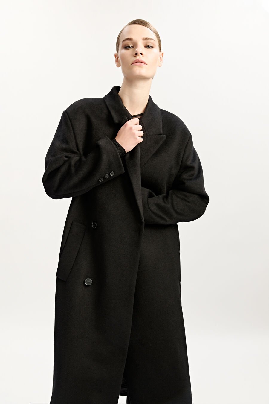 CLASSIC OVERSIZED COAT in colour BLACK