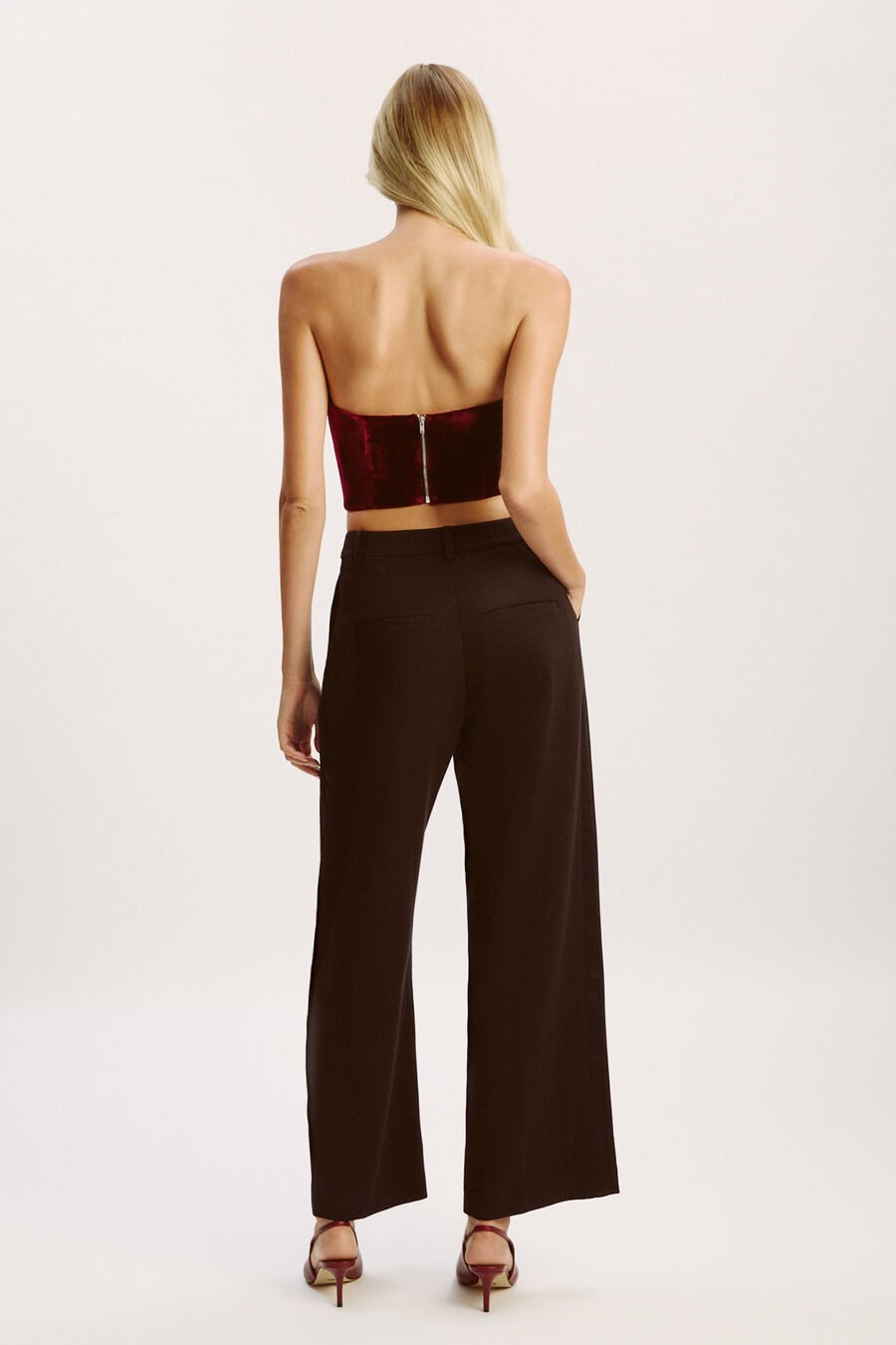 ROSALYN STRAPLESSVELOUR TOP in colour Burgundy