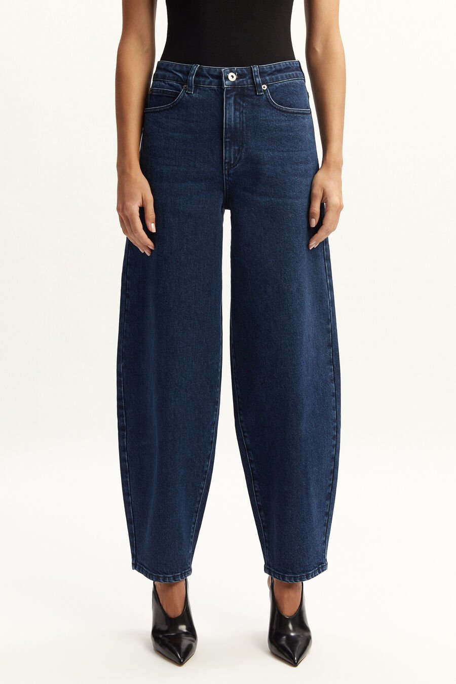 DELPHINA BARREL LEG JEAN in colour DARK DENIM