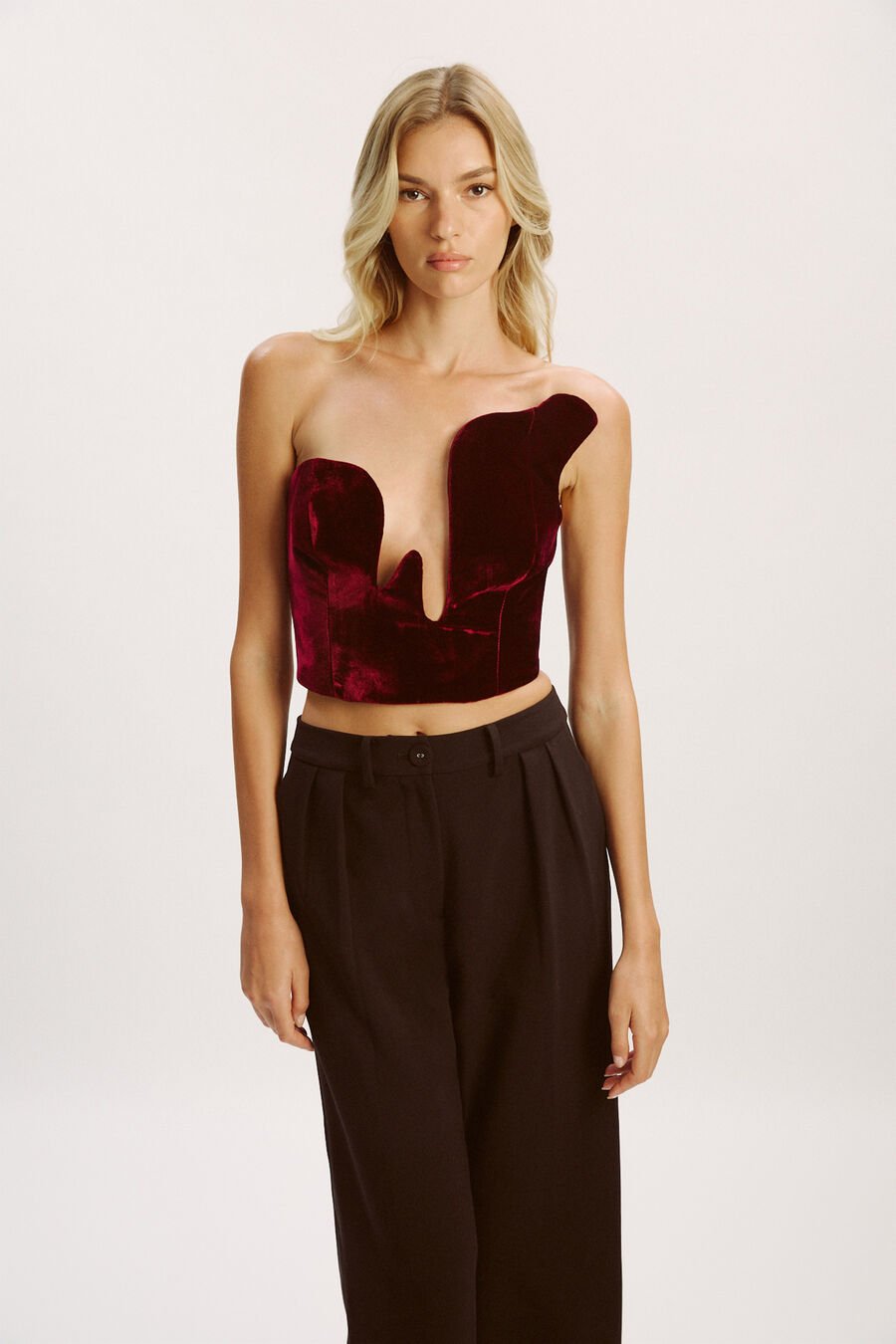 ROSALYN STRAPLESSVELOUR TOP in colour Burgundy