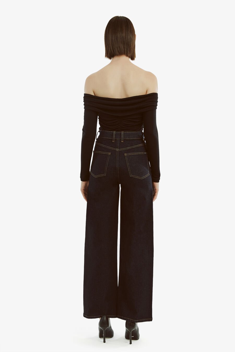 ELSA OFF THE SHOUDLER TOP in colour BLACK