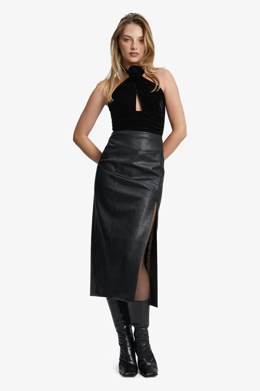 INARA VELOUR BODYSUIT in colour BLACK