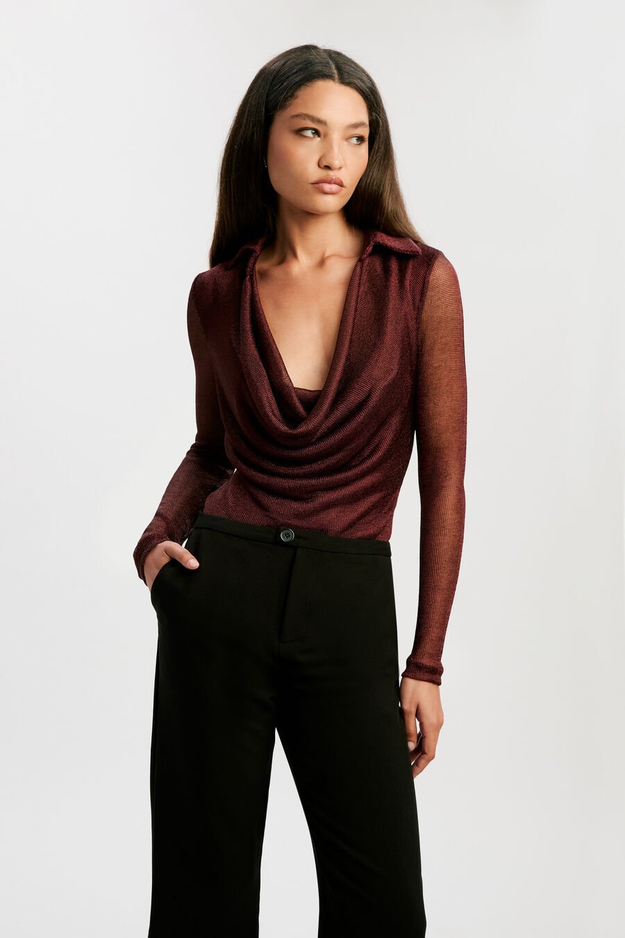 ELLERA CAPRI SHORT in colour BLACK