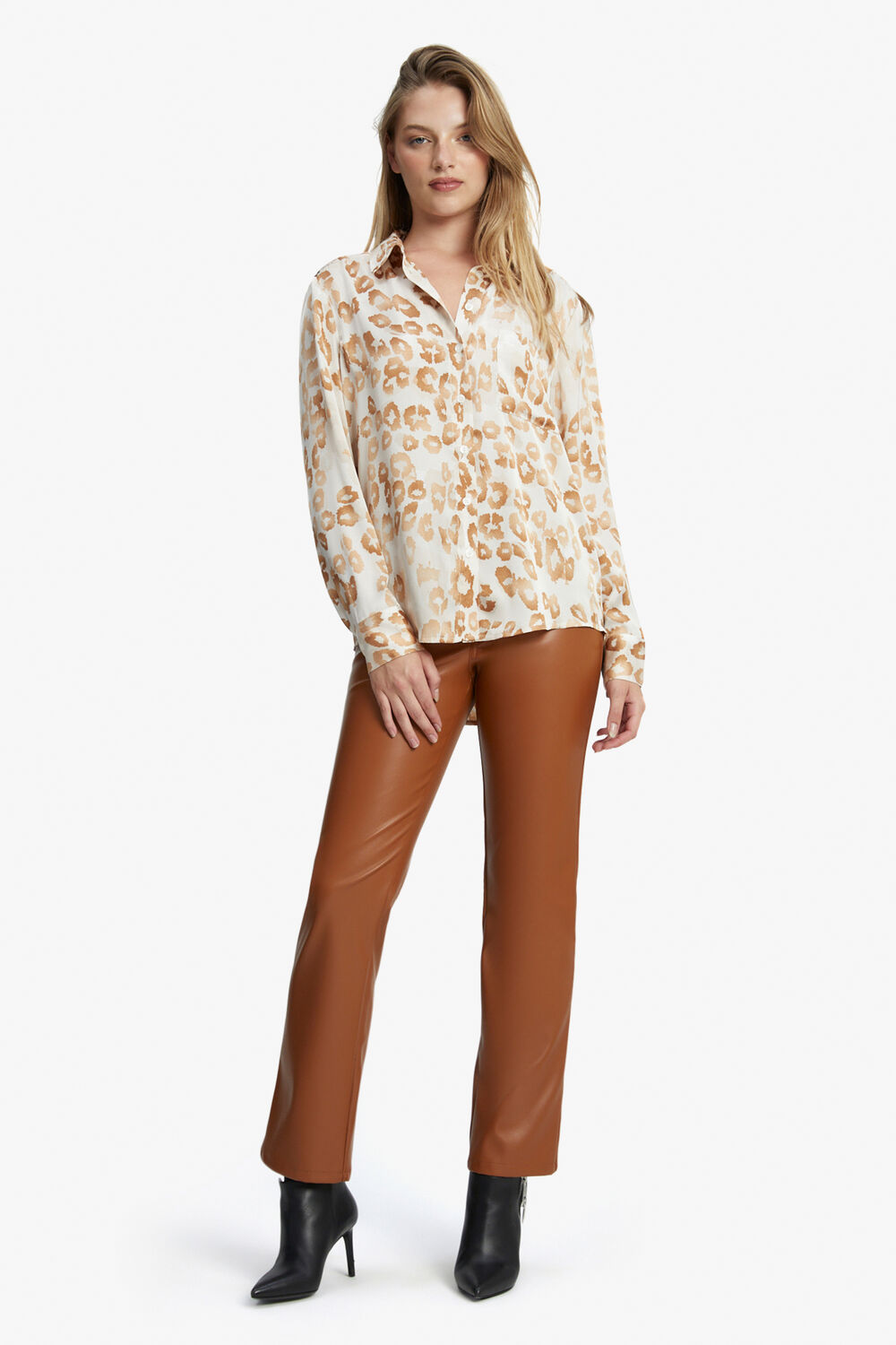 CLASSIC COLLAR SHIRT in colour LATTE