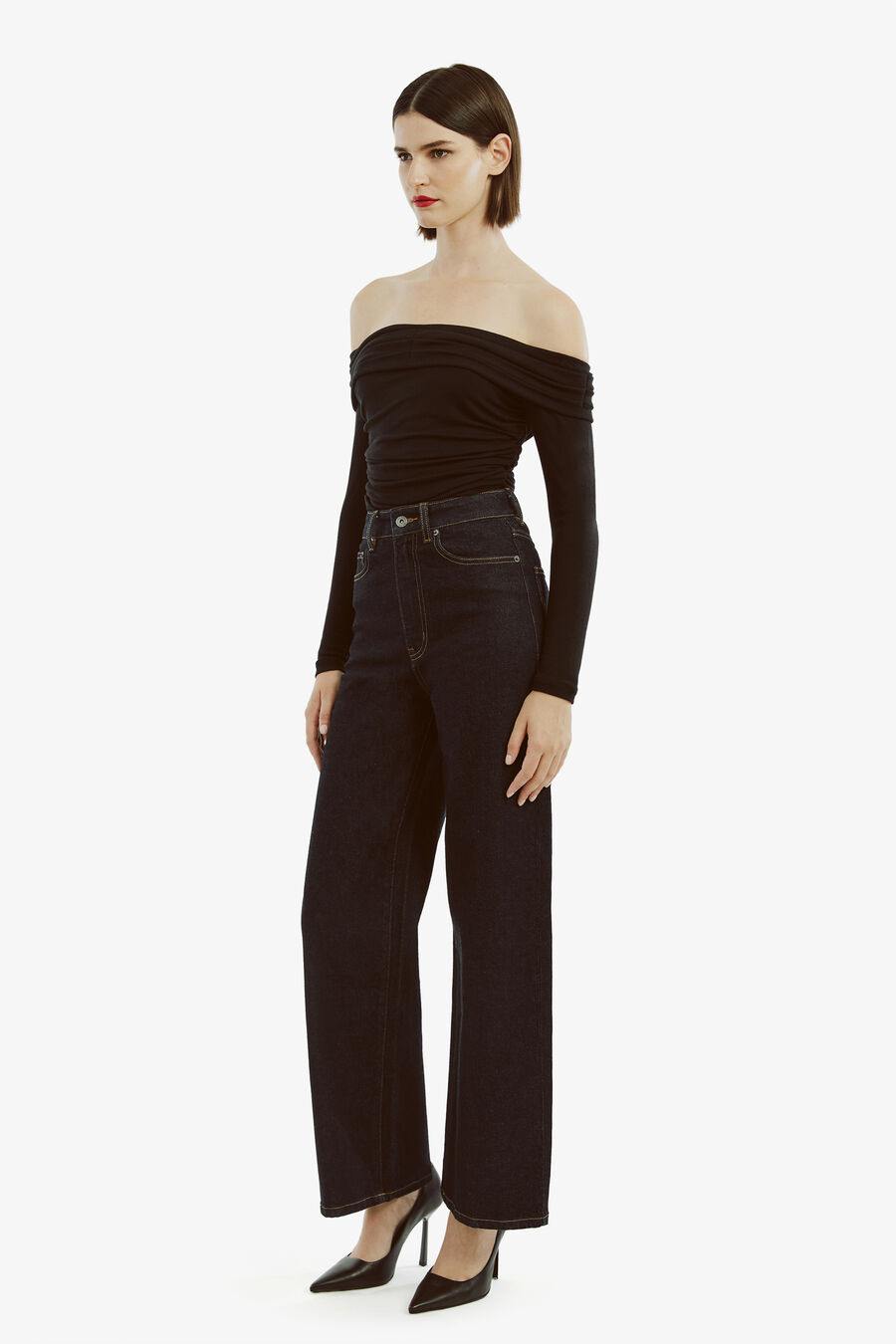 ELSA OFF THE SHOUDLER TOP in colour BLACK