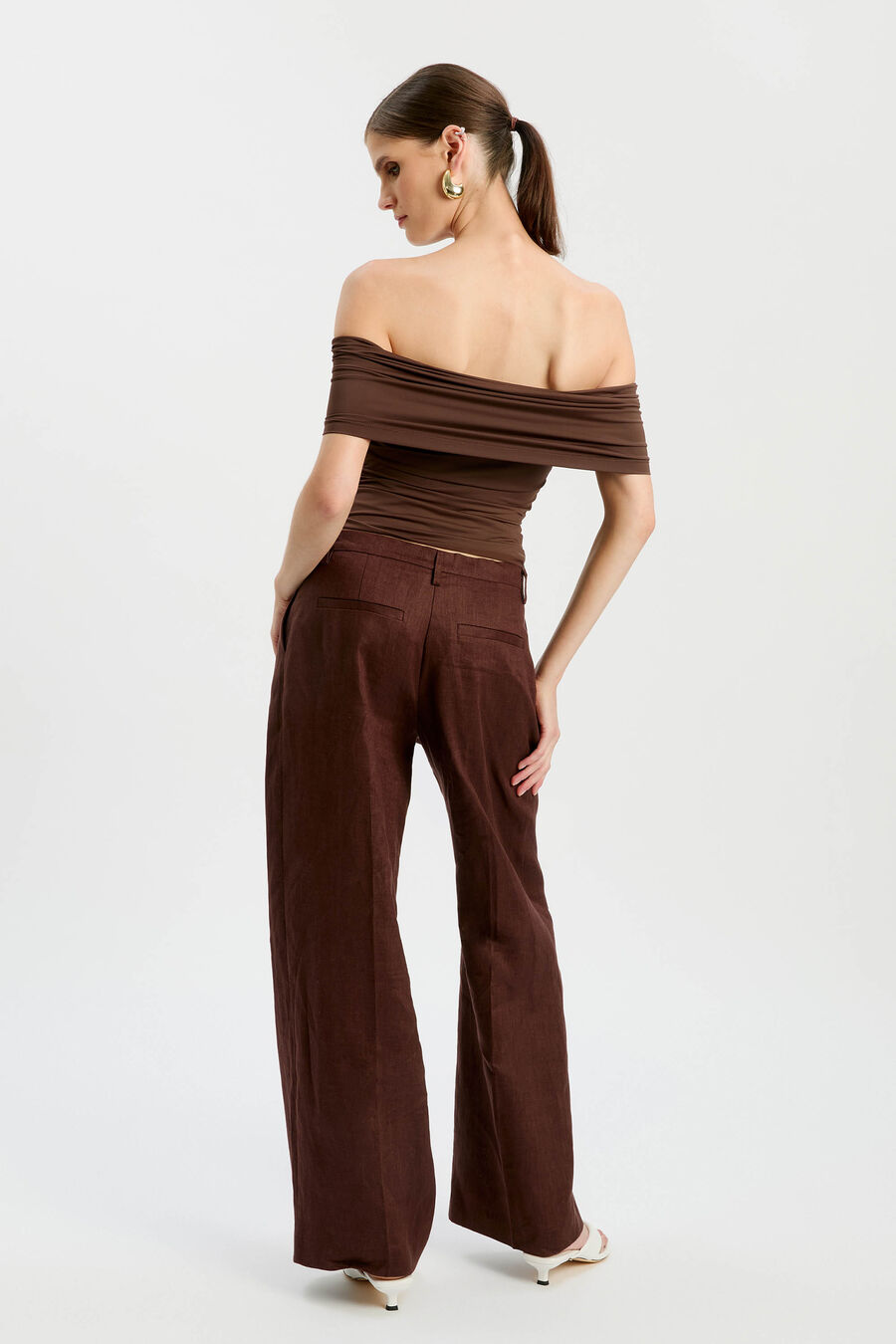 MARTINA OFF THE SHOULDER TOP in colour CHOCOLATE
