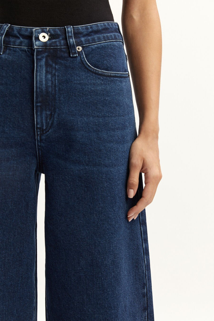 DELPHINA BARREL LEG JEAN in colour DARK DENIM