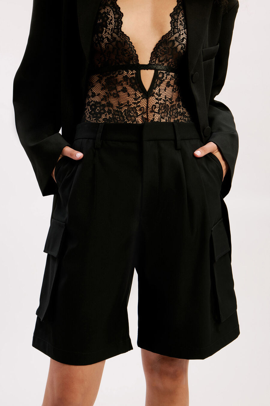 BLAIR TAILORED SHORT in colour BLACK