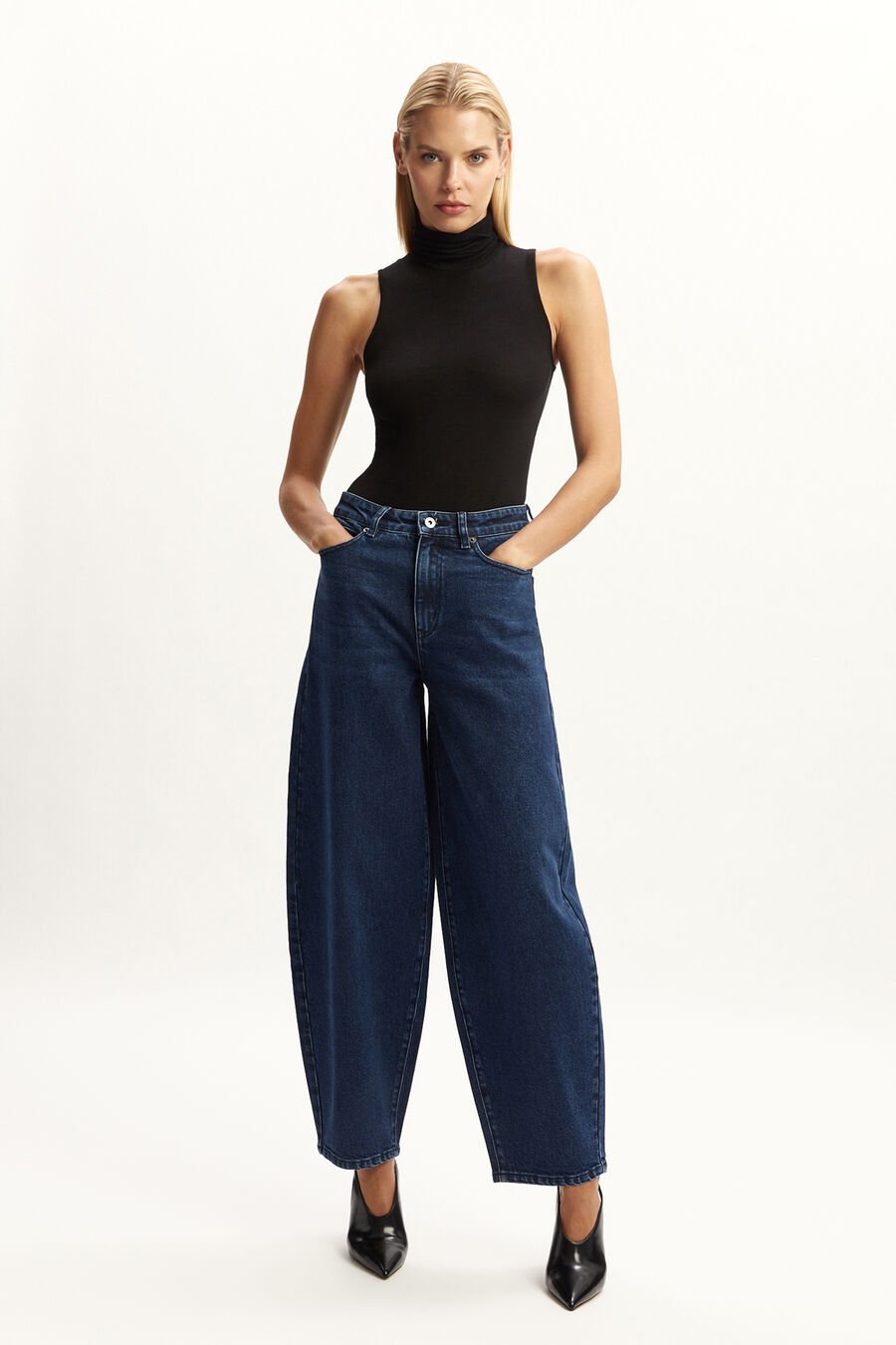DELPHINA BARREL LEG JEAN in colour DARK DENIM