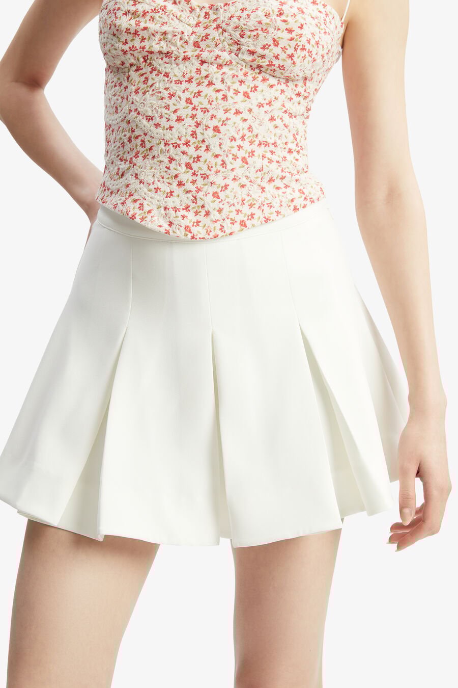HELENIA PLEATED SKORT in colour ORCHIDWHT