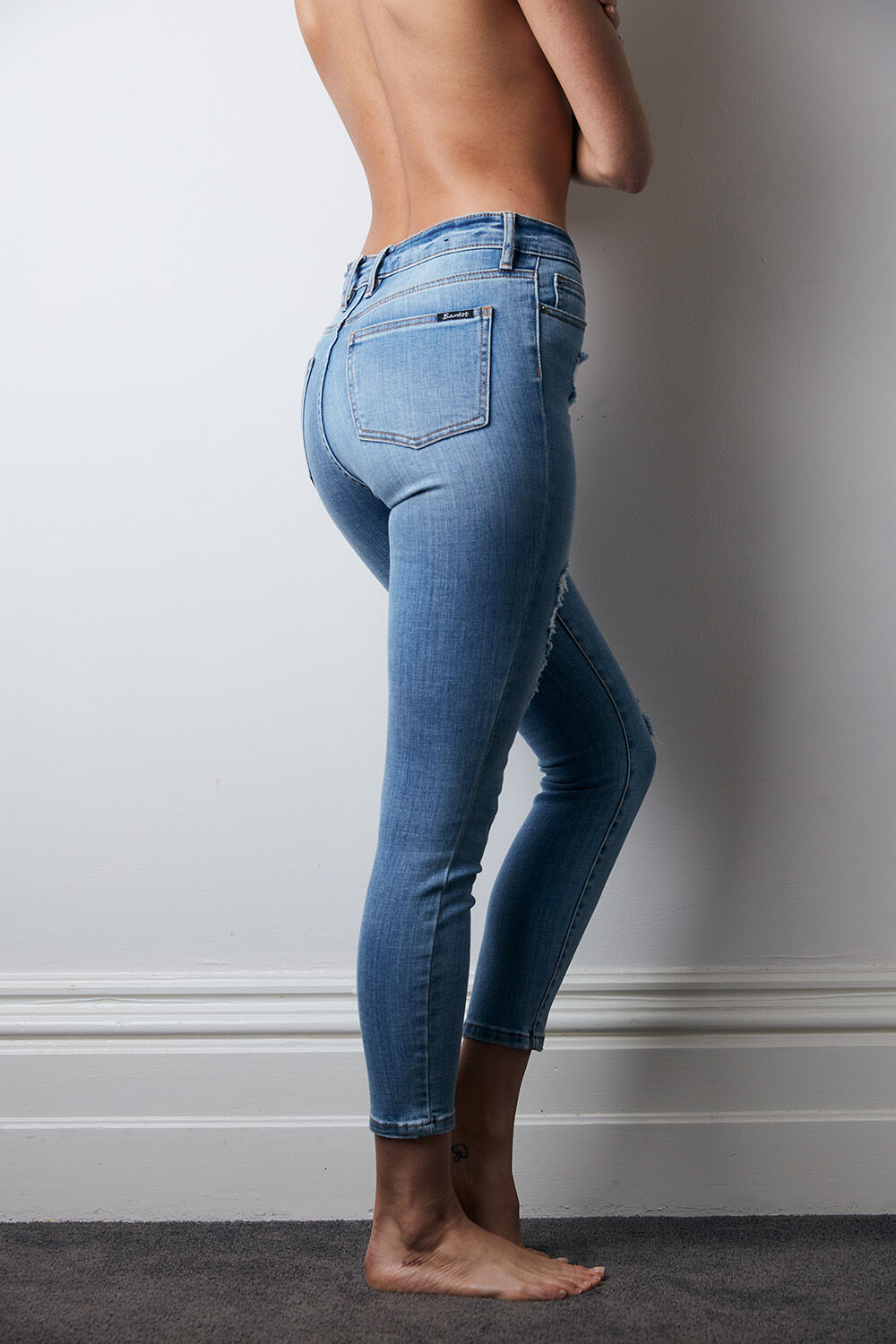 KHLOE HI CROP JEAN in colour NIGHTSHADOW BLUE