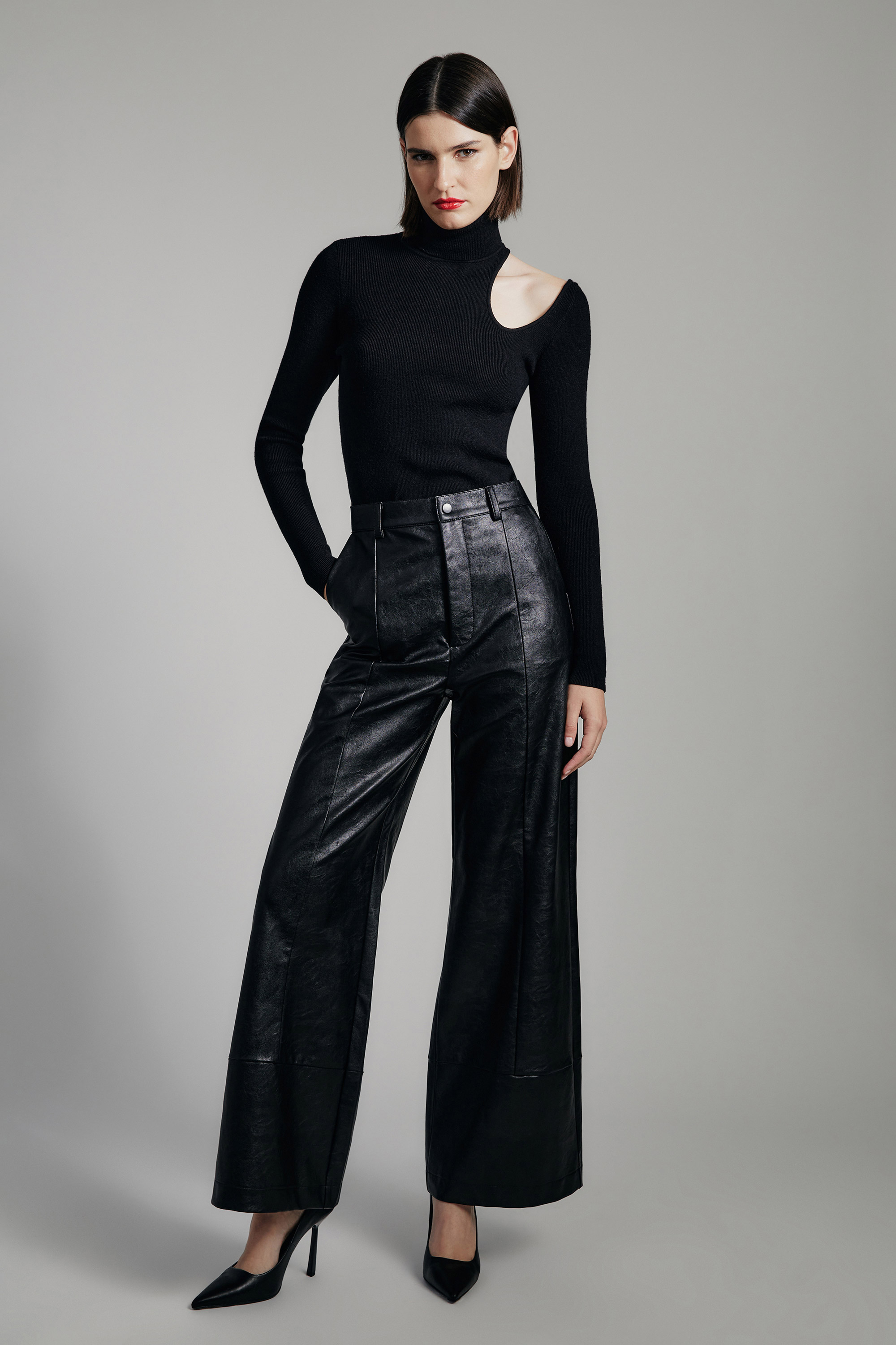 Bardot Olesa Asymmetric Knit Top In Black
